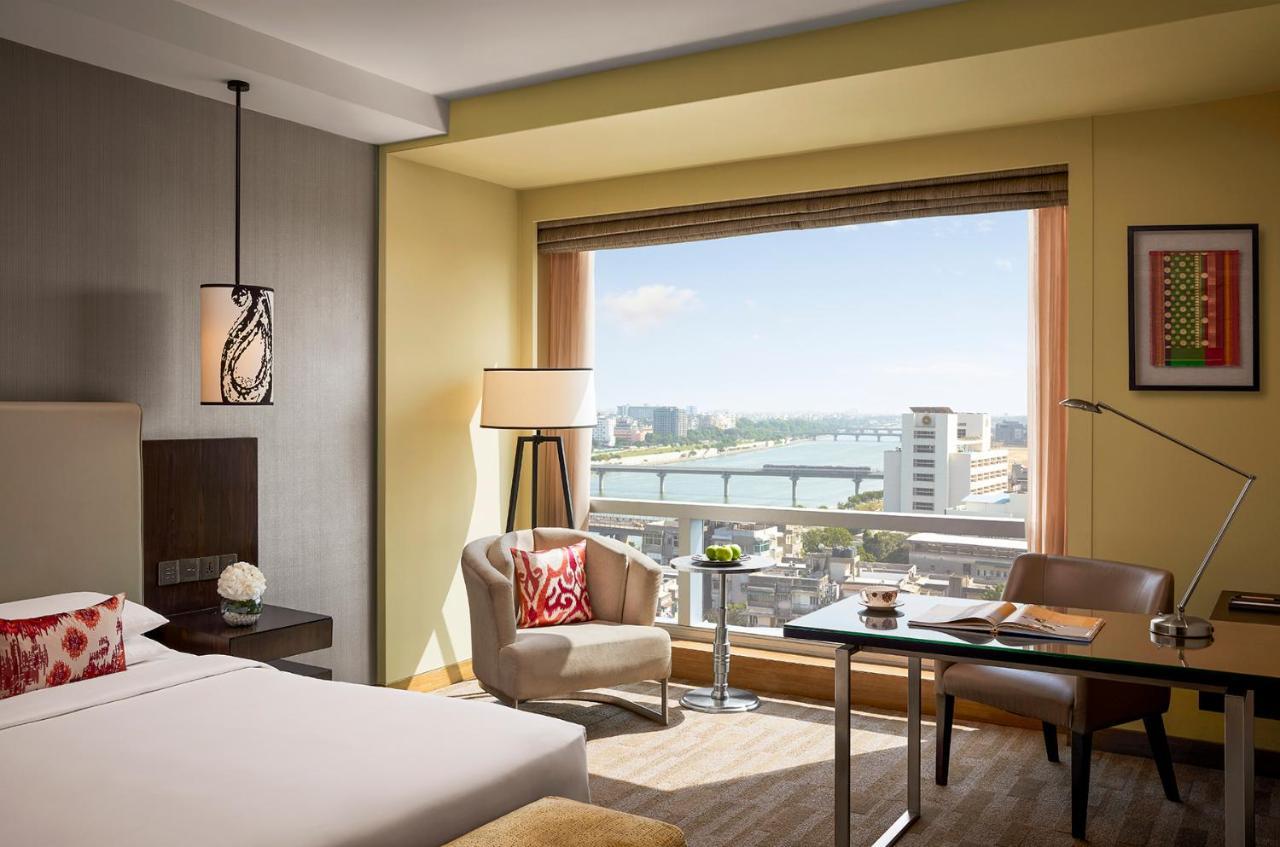 King Room with River View 